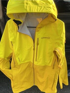 Norrøna Bright Yellow Waterproof Hooded shell. Womans med. Long arms slim fit